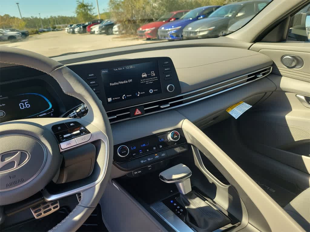 Thumbnail: 2025 Hyundai Elantra - 31