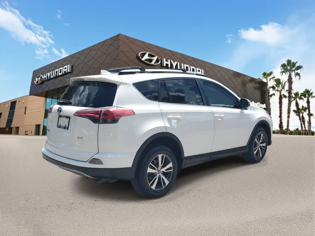 Thumbnail: 2018 Toyota RAV4 - 3
