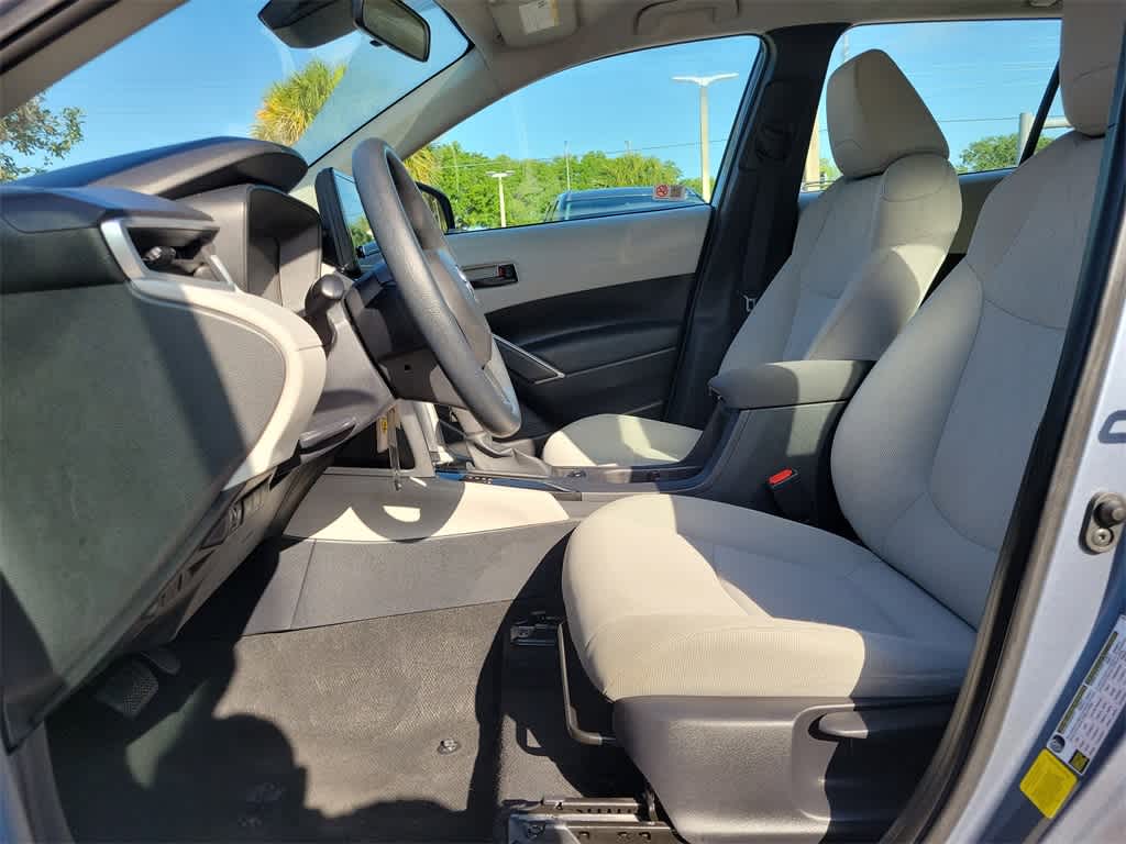 2023 Toyota Corolla Cross L 13