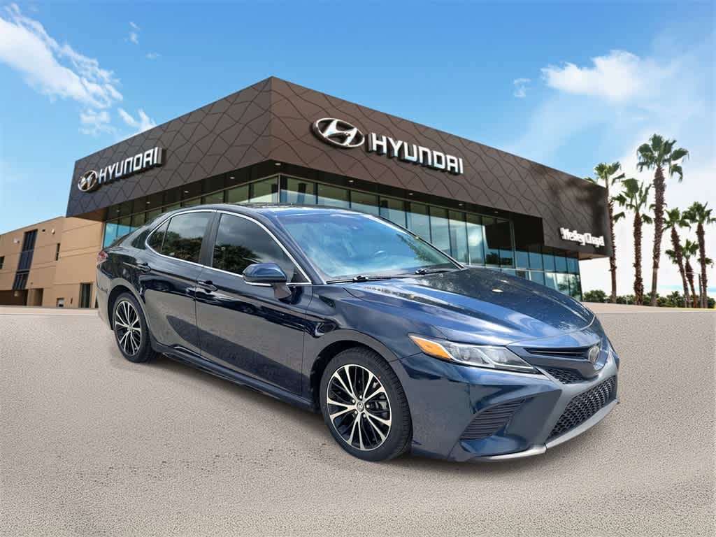 Thumbnail: 2018 Toyota Camry - 4