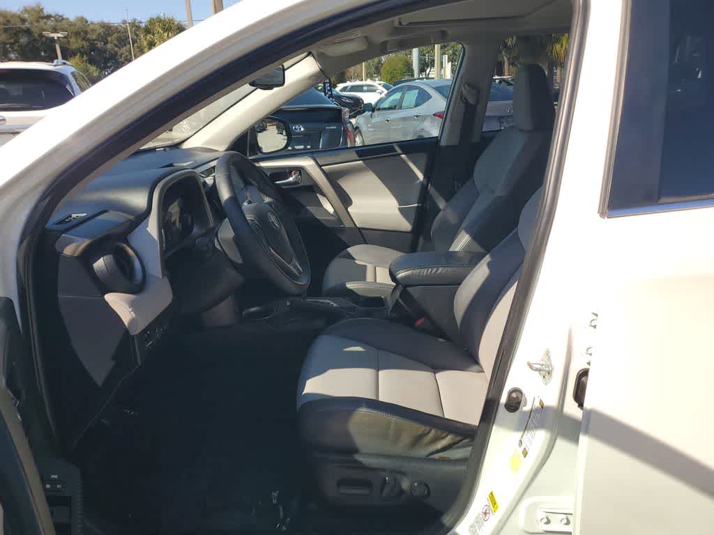 Thumbnail: 2015 Toyota RAV4 - 21