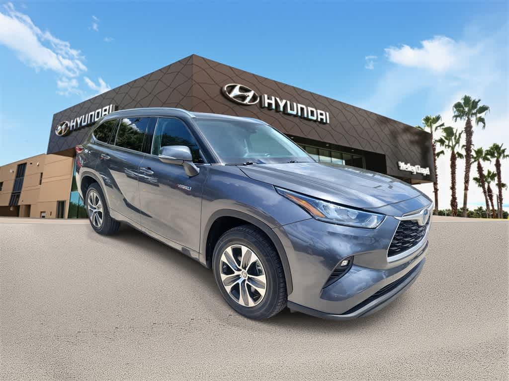 Thumbnail: 2020 Toyota Highlander - 4