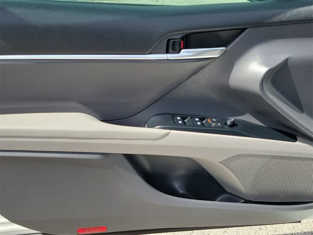 2020 Toyota Camry SE 21