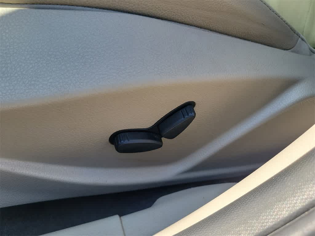 Thumbnail: 2012 Ford Focus - 21