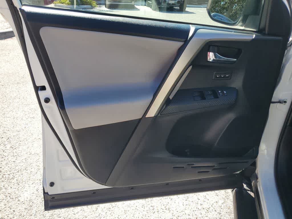 Thumbnail: 2015 Toyota RAV4 - 16