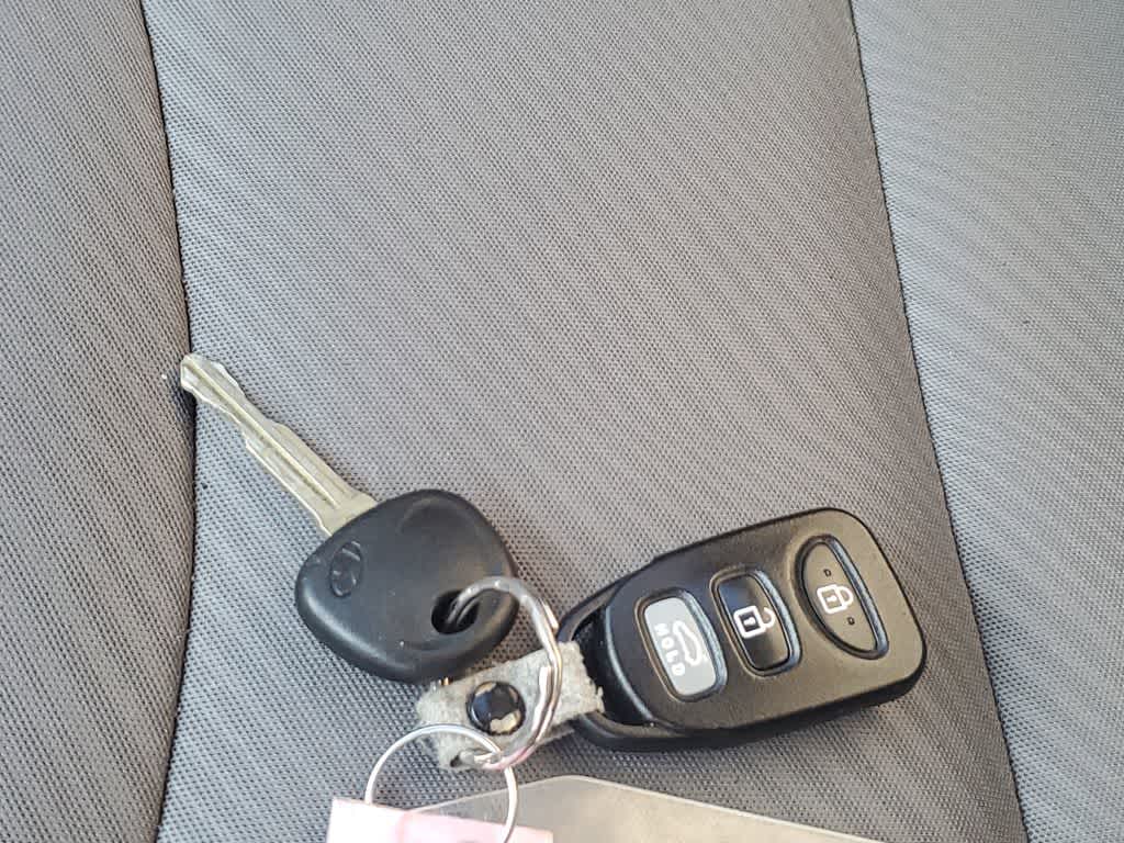 Thumbnail: 2013 Hyundai Elantra - 30