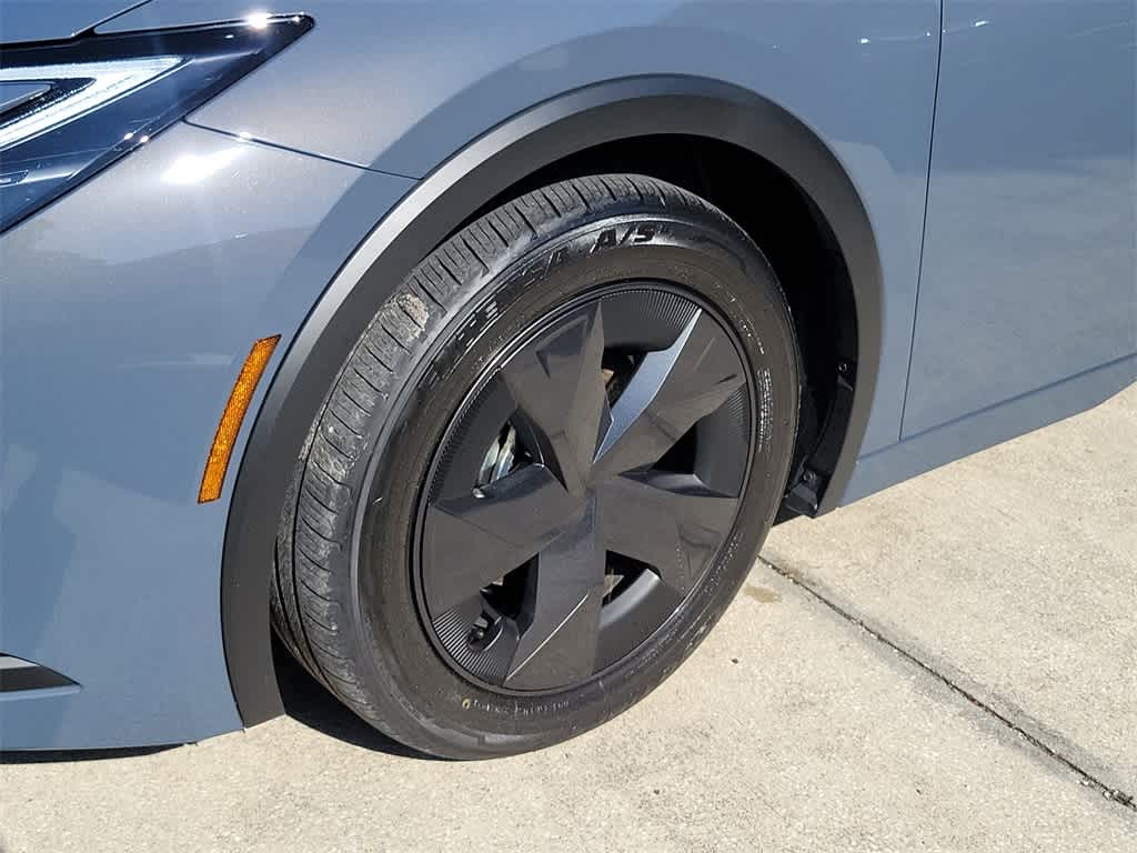 Thumbnail: 2024 Toyota Prius - 5