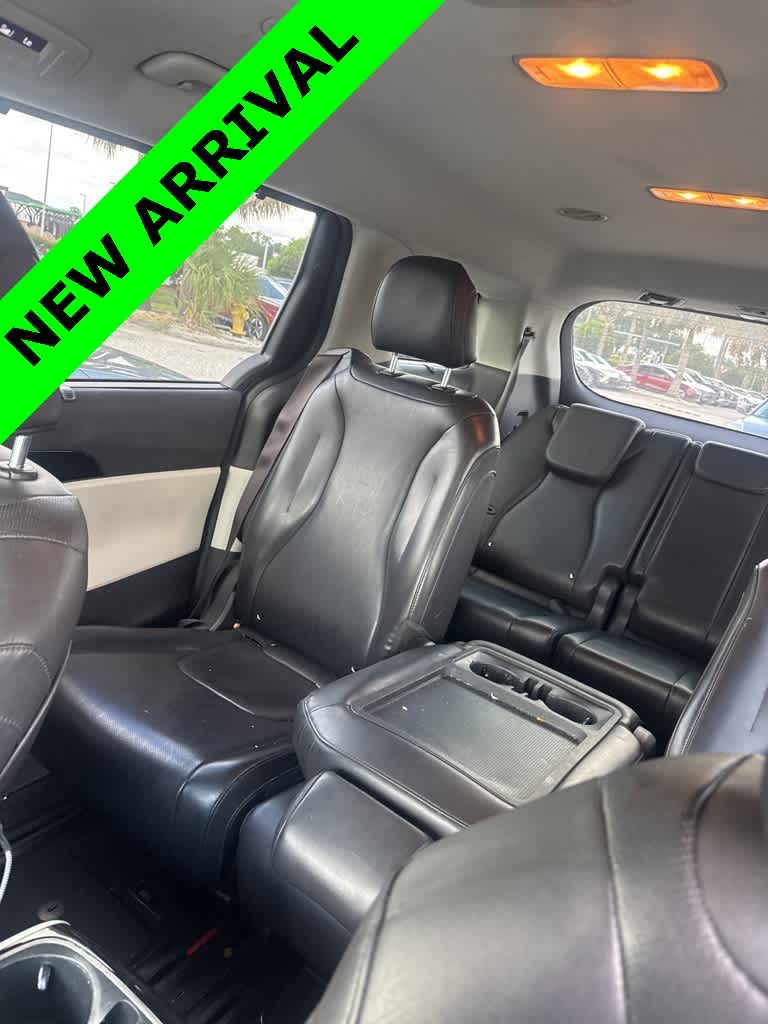 Thumbnail: 2022 Kia Carnival - 3