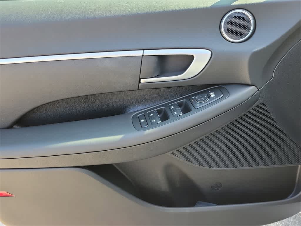 2025 Hyundai Sonata SE 16