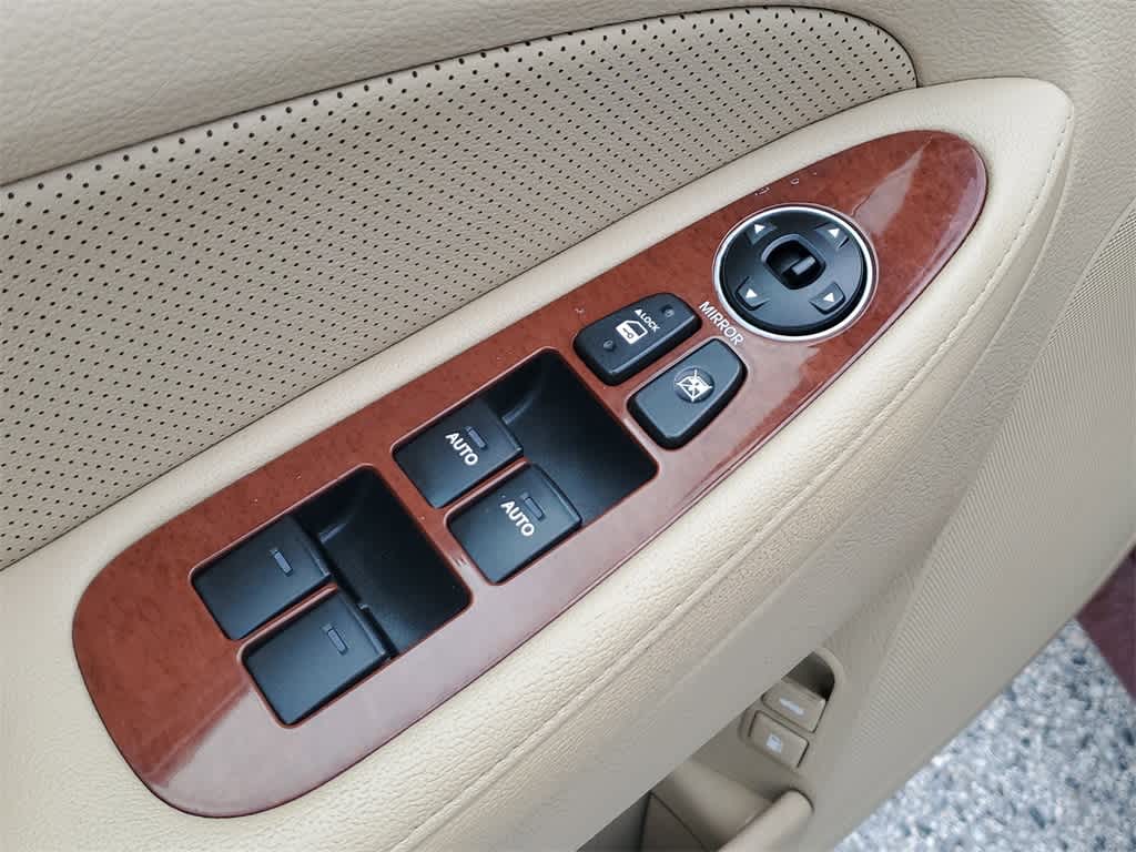 Thumbnail: 2013 Hyundai Genesis - 16