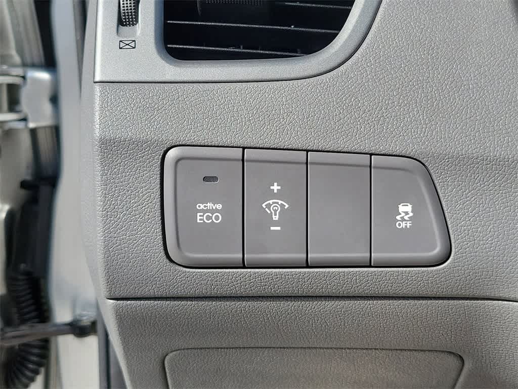 Thumbnail: 2015 Hyundai Elantra - 22