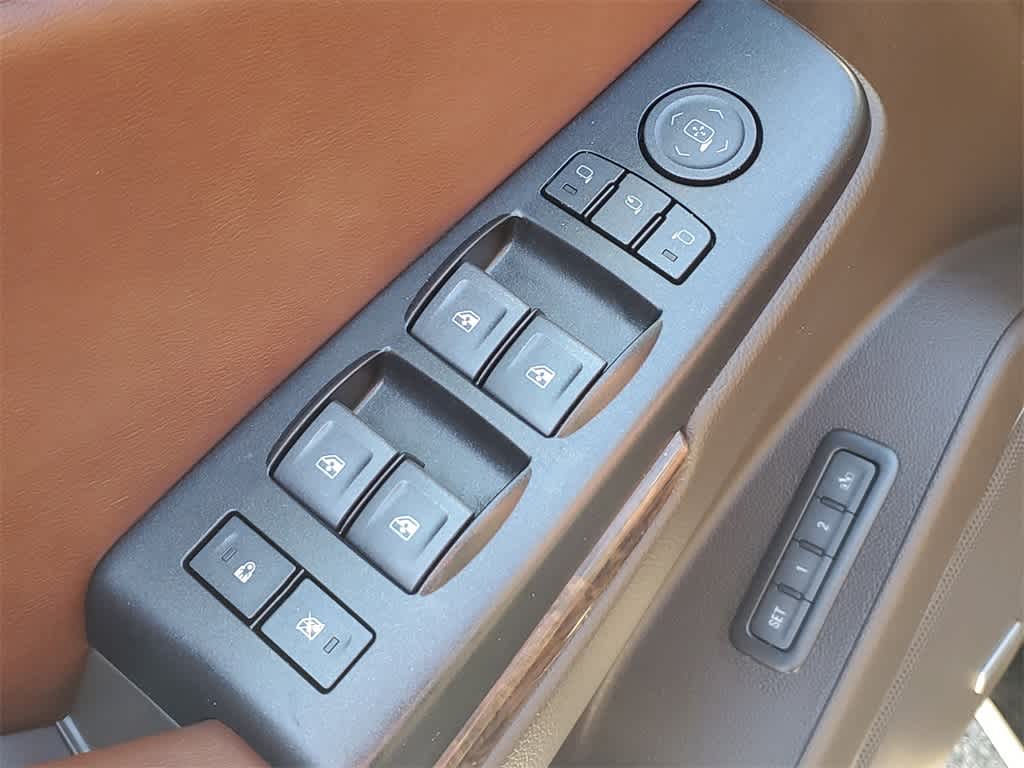 Thumbnail: 2018 Chevrolet Suburban - 18