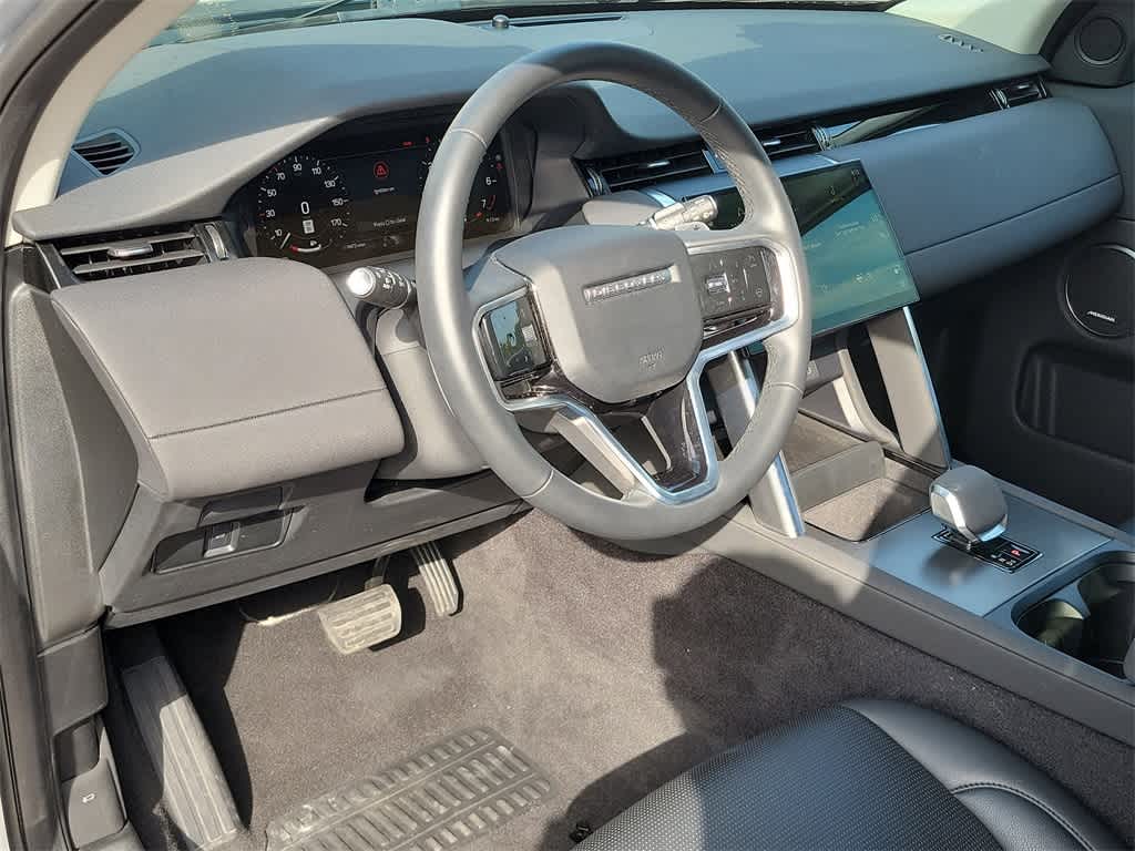 Thumbnail: 2024 Land Rover Discovery Sport - 18