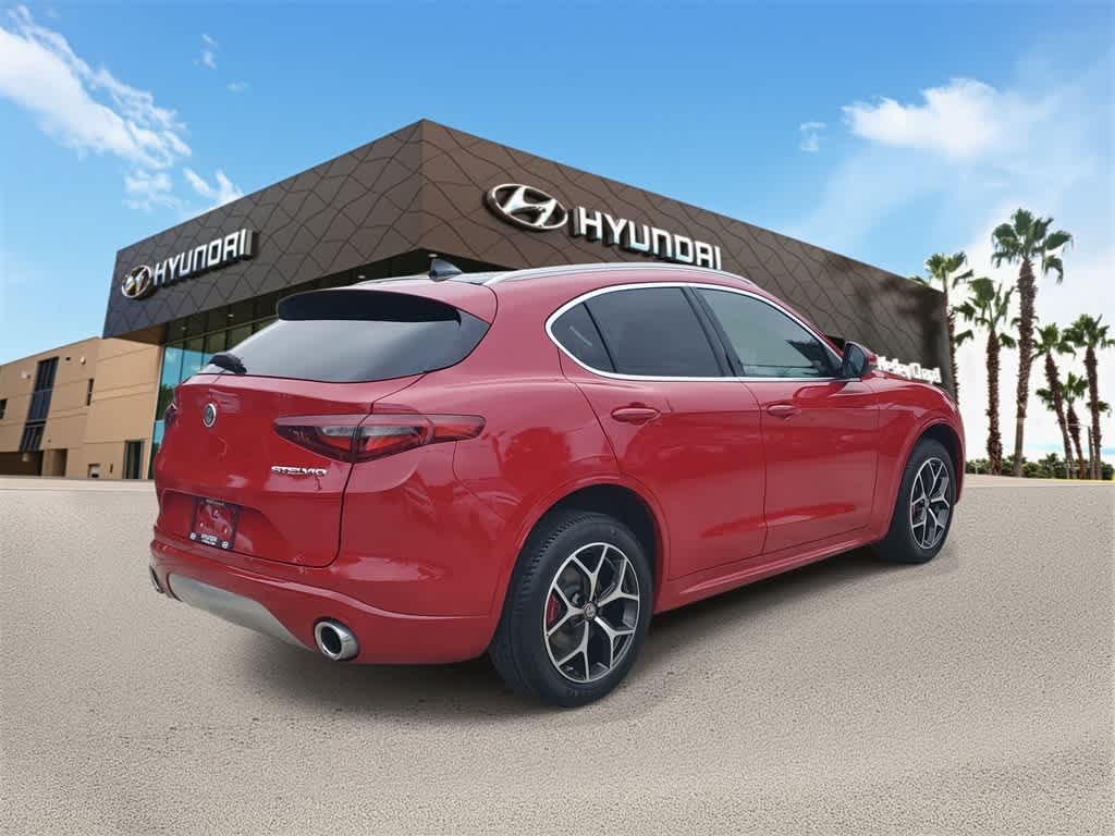 Thumbnail: 2021 Alfa Romeo Stelvio - 3