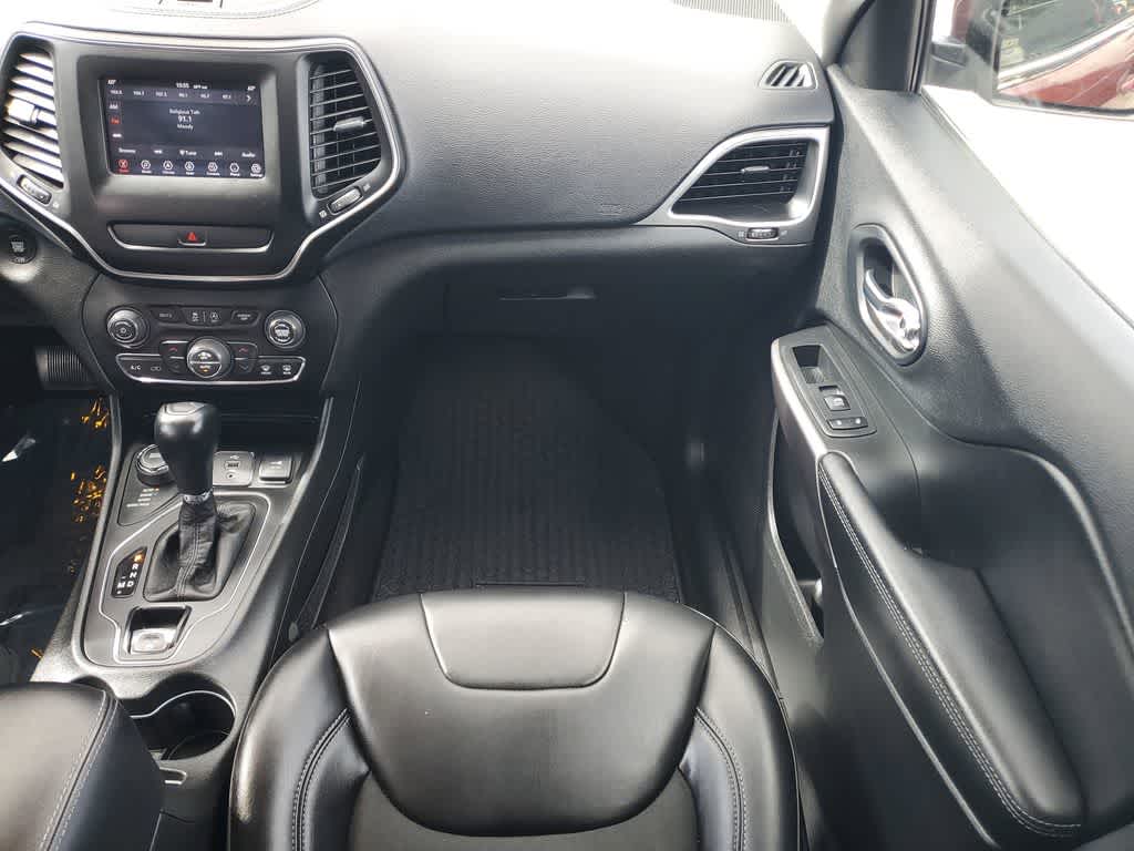 Thumbnail: 2019 Jeep Cherokee - 14
