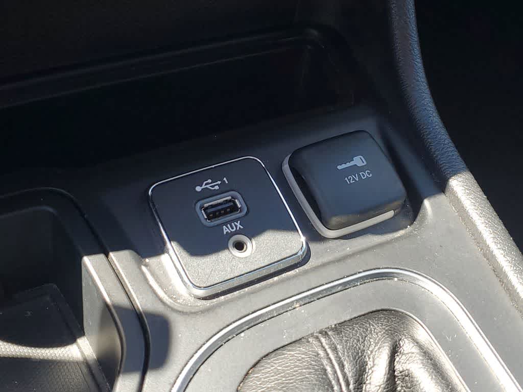 Thumbnail: 2019 Jeep Cherokee - 29