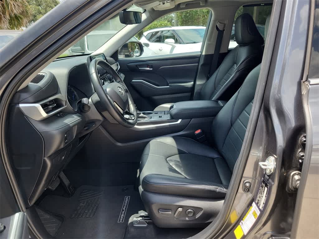 Thumbnail: 2020 Toyota Highlander - 21