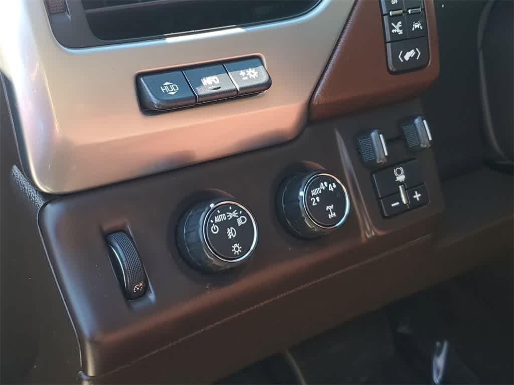 Thumbnail: 2018 Chevrolet Suburban - 21