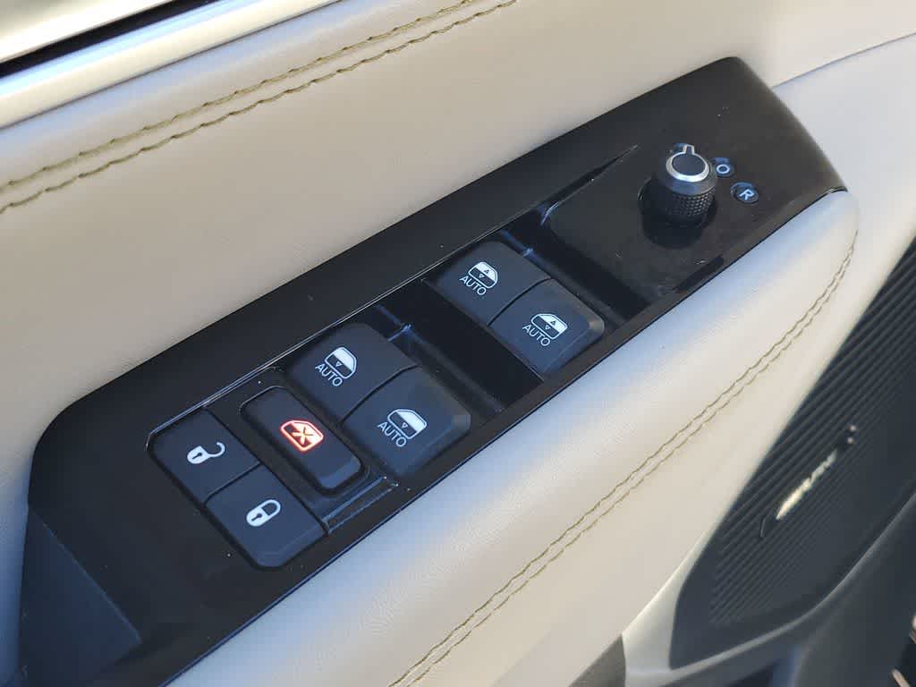 Thumbnail: 2022 Jeep Wagoneer - 18
