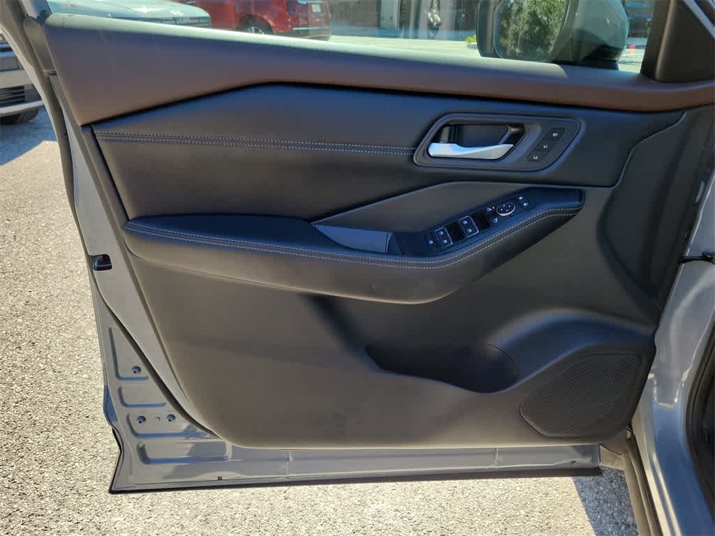 Thumbnail: 2023 Nissan Rogue - 18