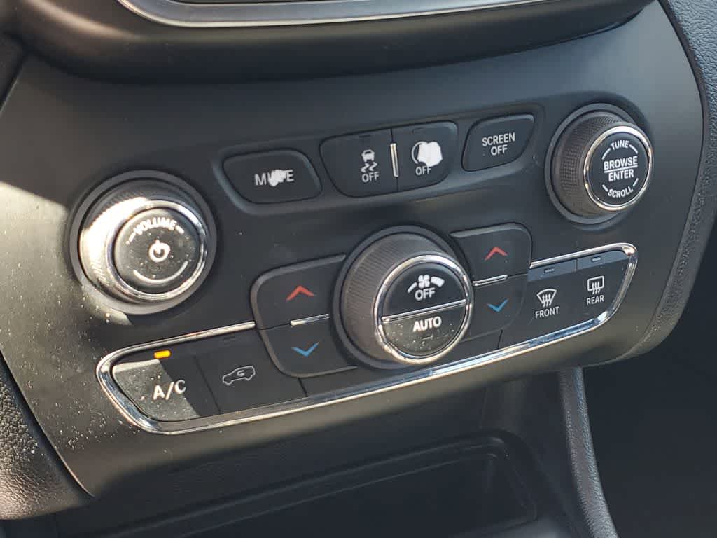 Thumbnail: 2019 Jeep Cherokee - 28