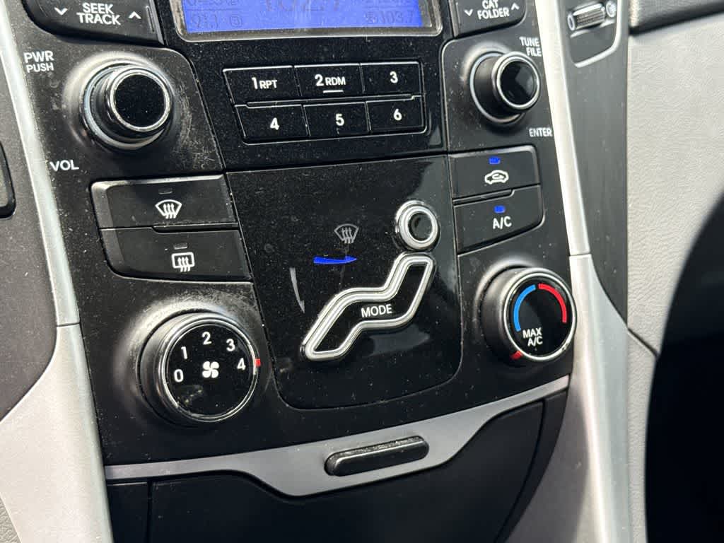 Thumbnail: 2013 Hyundai Sonata - 27