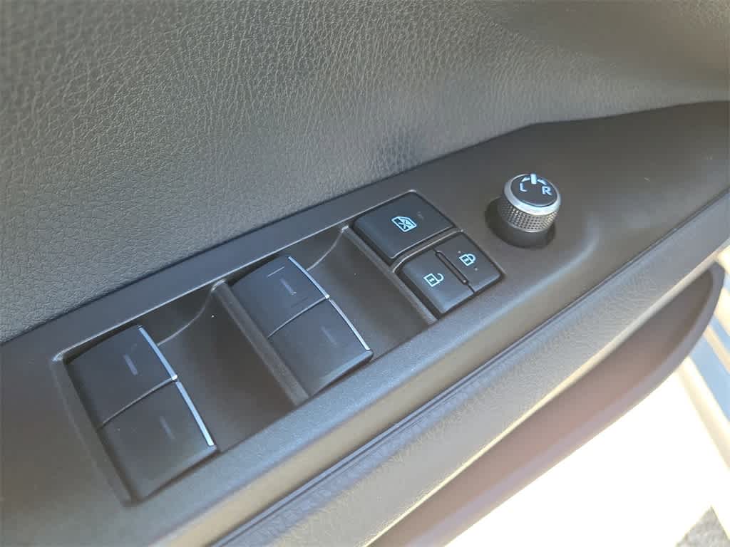 Thumbnail: 2022 Toyota Camry - 18