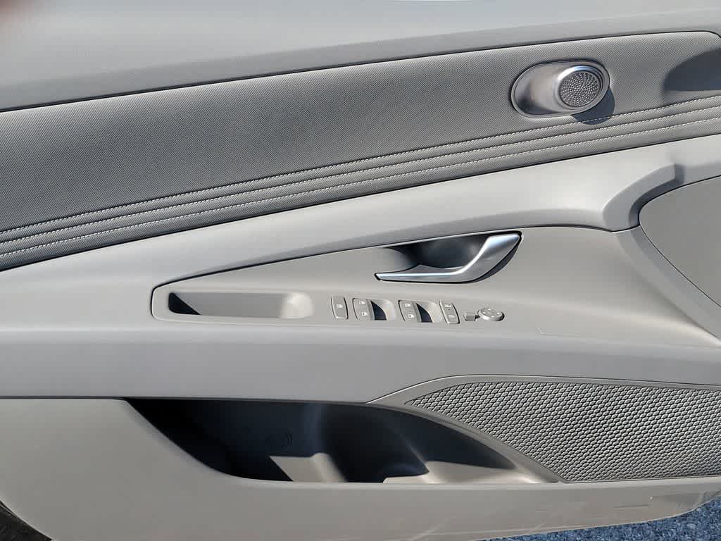 Thumbnail: 2025 Hyundai Elantra - 17