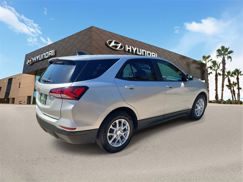 Thumbnail: 2022 Chevrolet Equinox - 3