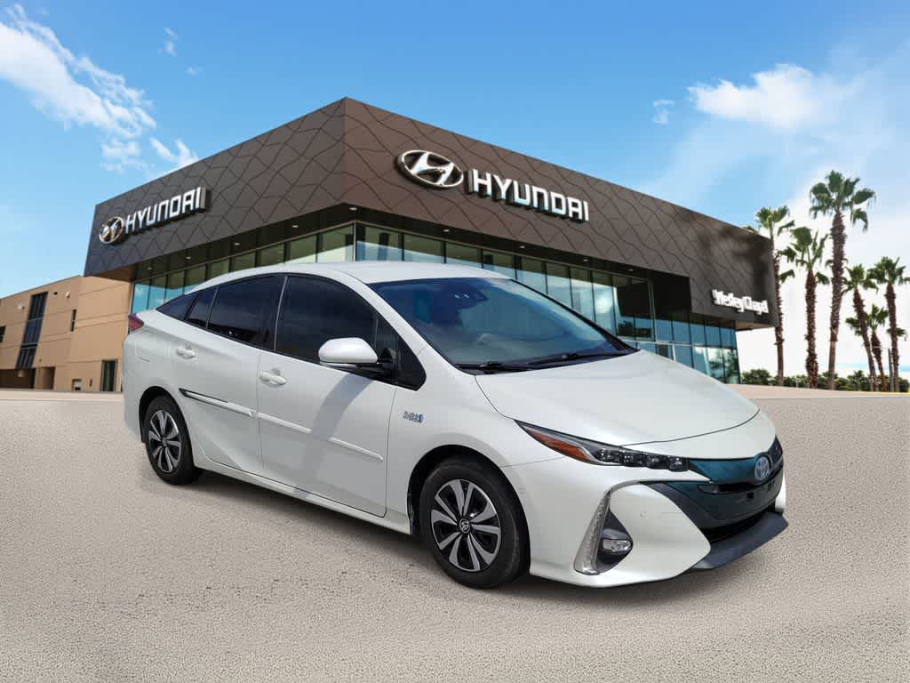 Thumbnail: 2017 Toyota Prius Prime - 4