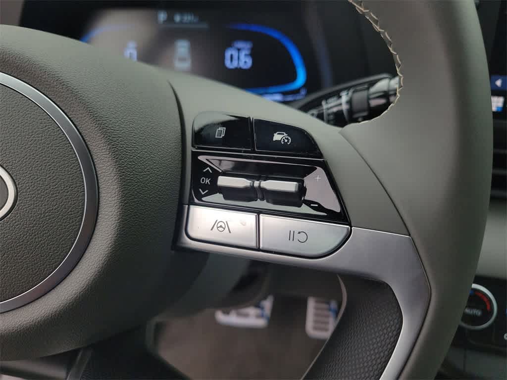 Thumbnail: 2025 Hyundai Elantra - 25