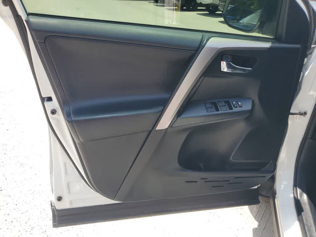 Thumbnail: 2018 Toyota RAV4 - 17