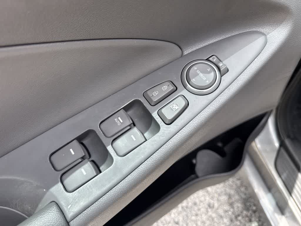 Thumbnail: 2013 Hyundai Sonata - 16