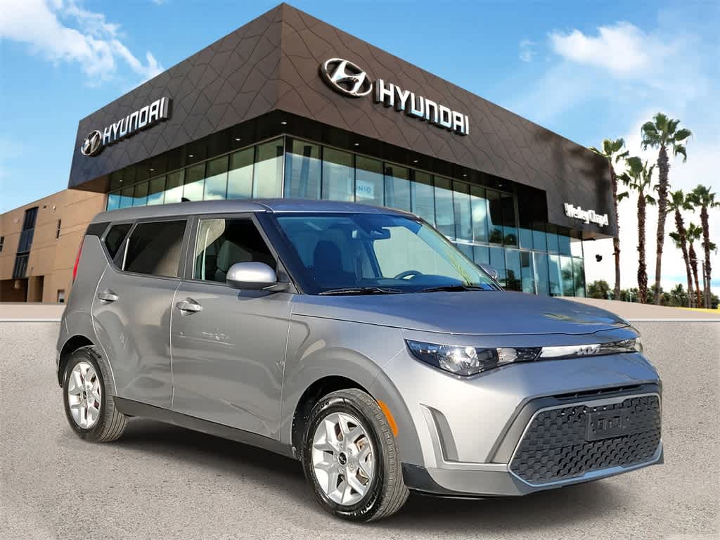 2023 Kia Soul LX 4