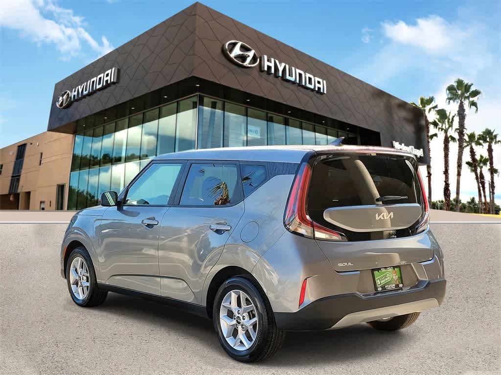2023 Kia Soul LX 2