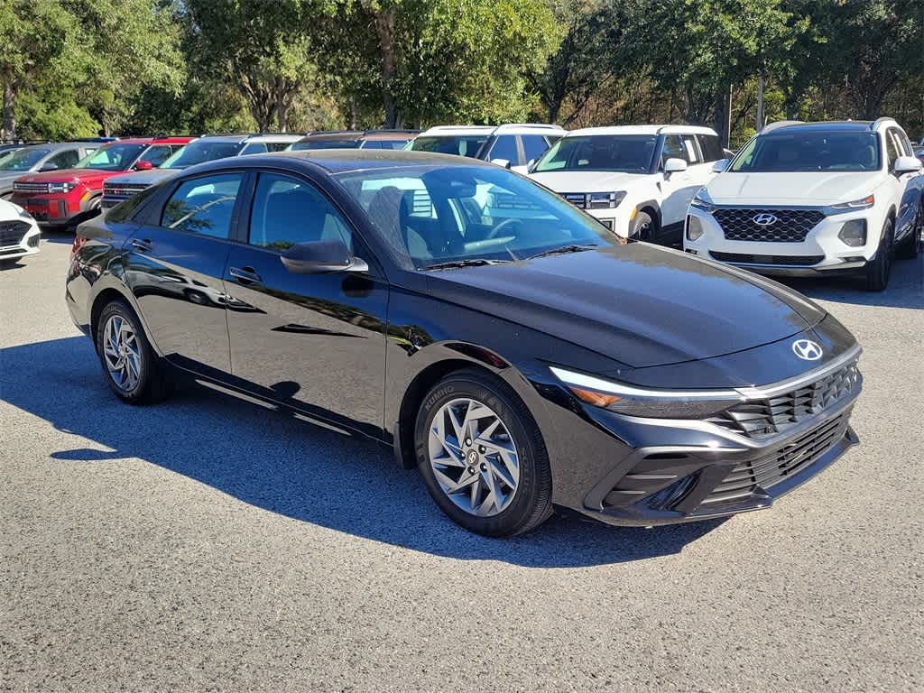 Thumbnail: 2024 Hyundai Elantra - 4