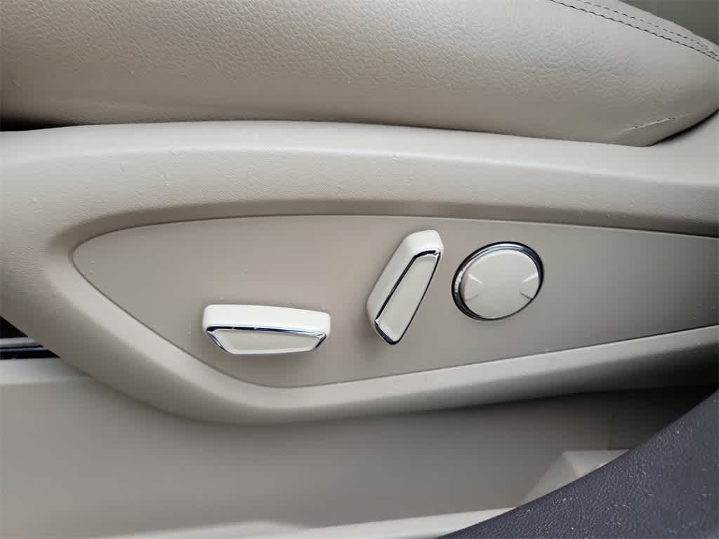 Thumbnail: 2023 Lincoln Nautilus - 20