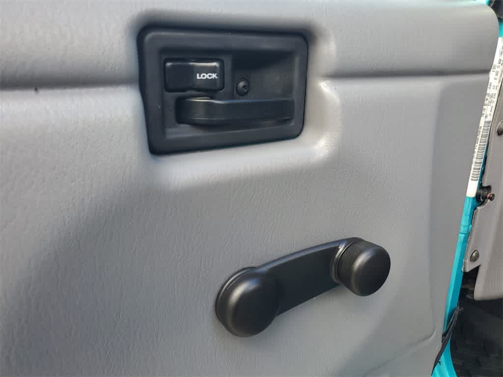 Thumbnail: 1998 Jeep Wrangler - 16