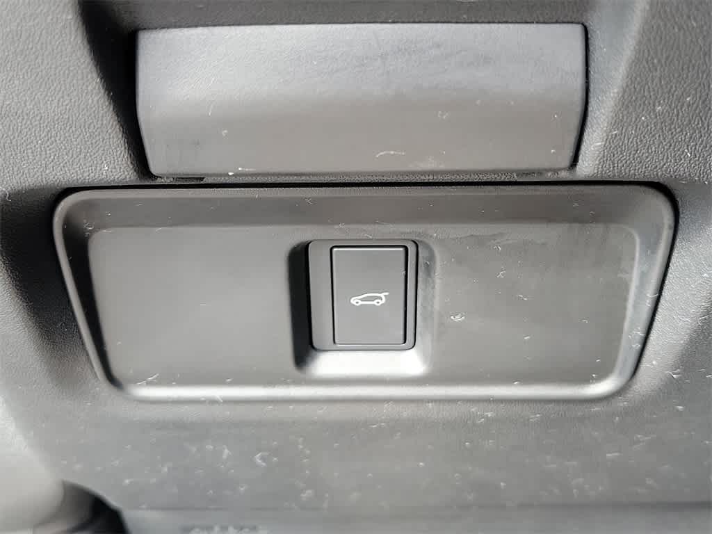 Thumbnail: 2024 Land Rover Discovery Sport - 24