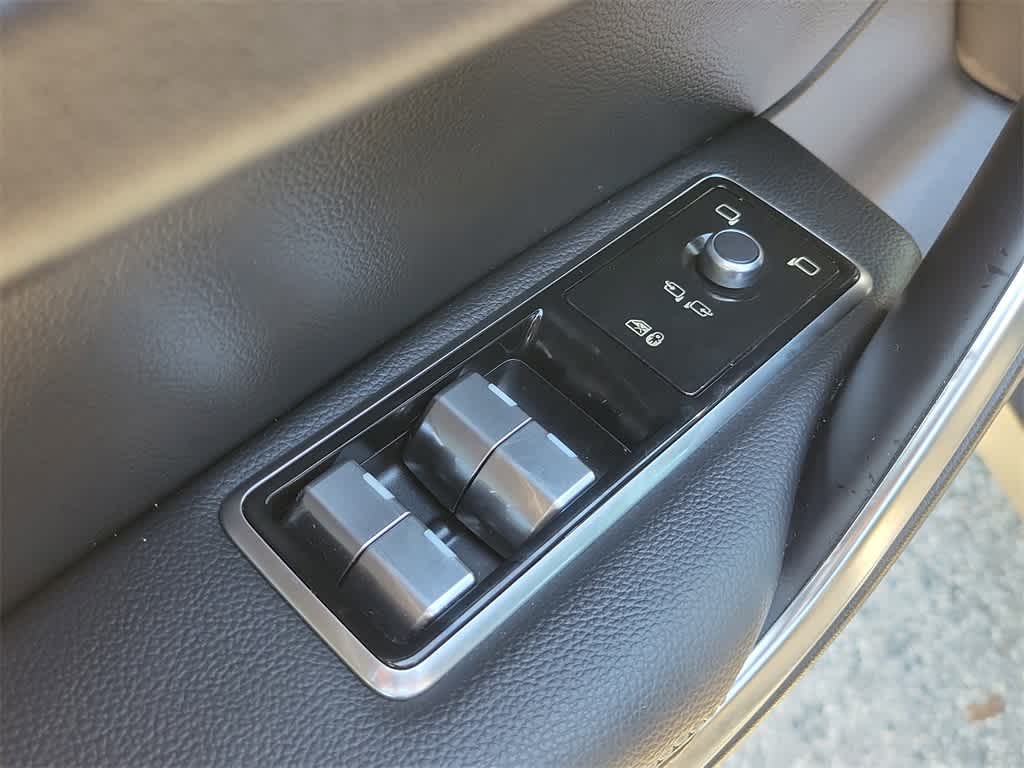 Thumbnail: 2025 Jaguar F-Pace - 20