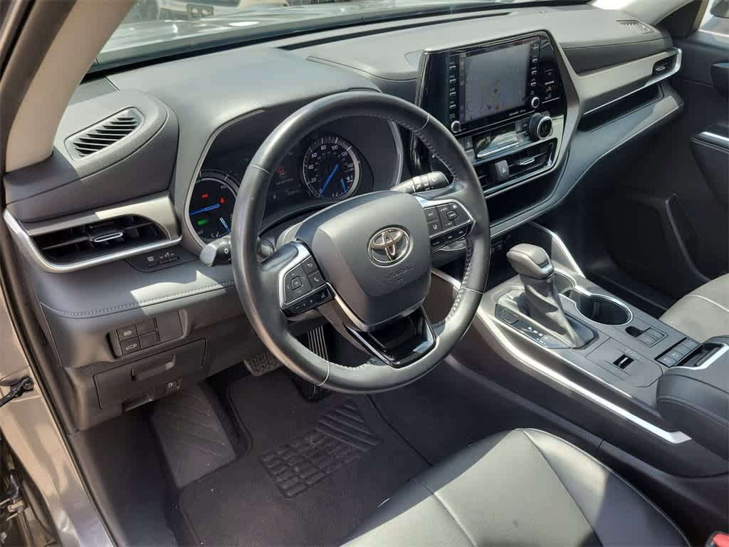 Thumbnail: 2020 Toyota Highlander - 22