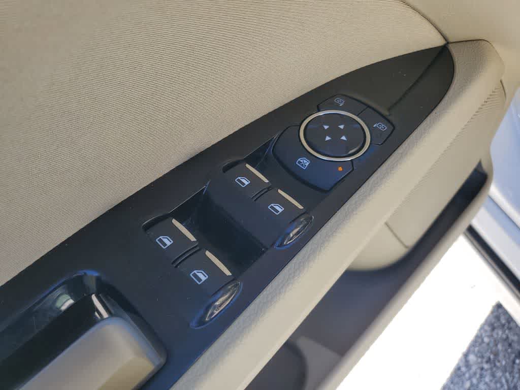 Thumbnail: 2013 Ford Fusion - 18