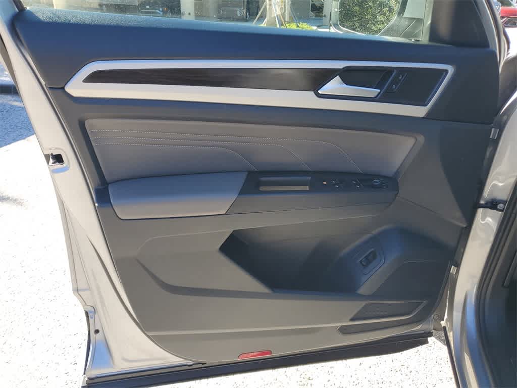 Thumbnail: 2022 Volkswagen Atlas - 16