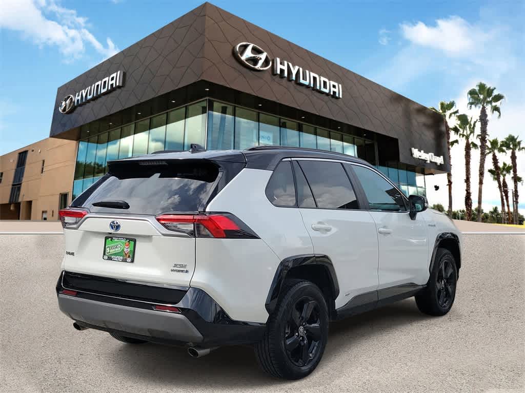 Thumbnail: 2021 Toyota RAV4 - 3