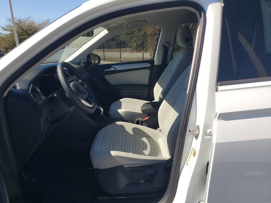 Thumbnail: 2023 Volkswagen Tiguan - 21