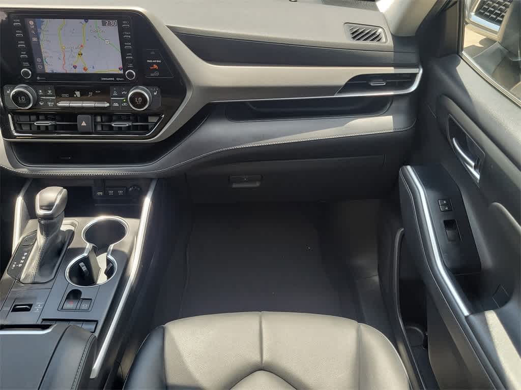 Thumbnail: 2020 Toyota Highlander - 16
