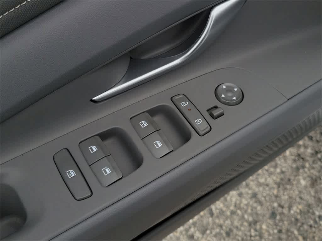 Thumbnail: 2025 Hyundai Elantra - 18