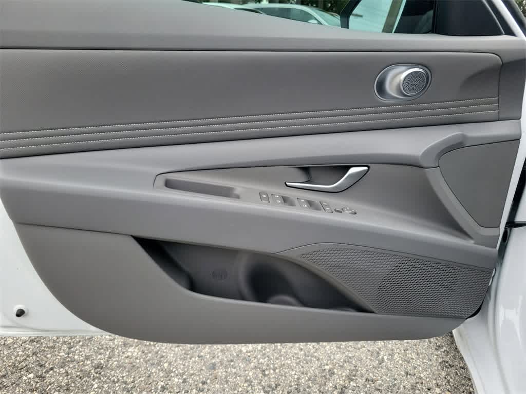 Thumbnail: 2025 Hyundai Elantra - 17