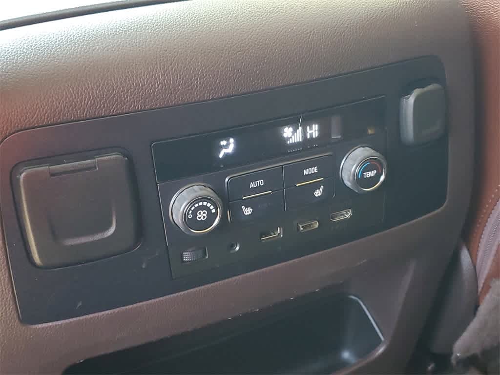 Thumbnail: 2018 Chevrolet Suburban - 12