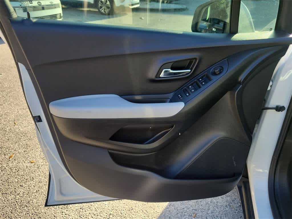 Thumbnail: 2019 Chevrolet Trax - 16